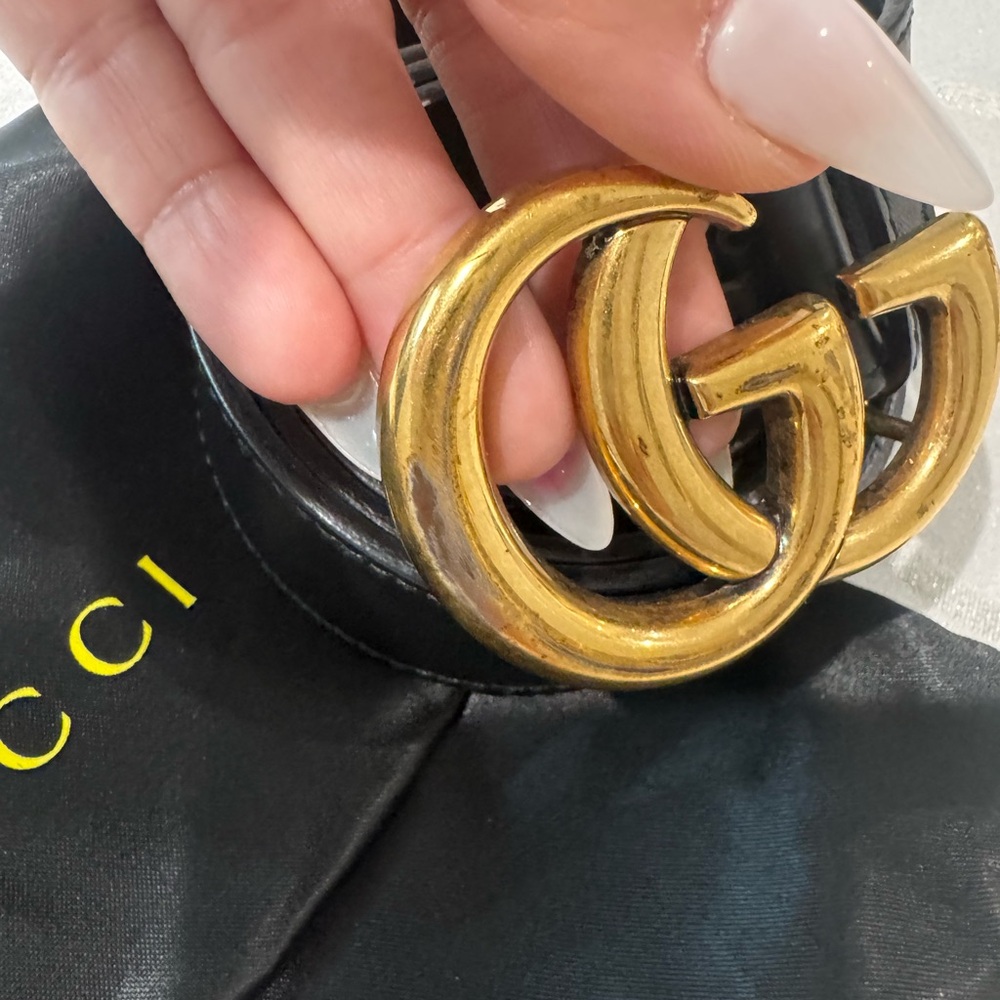 Gucci Women's Belt in Black with Gold GG Buckle - Picture 2 of 4